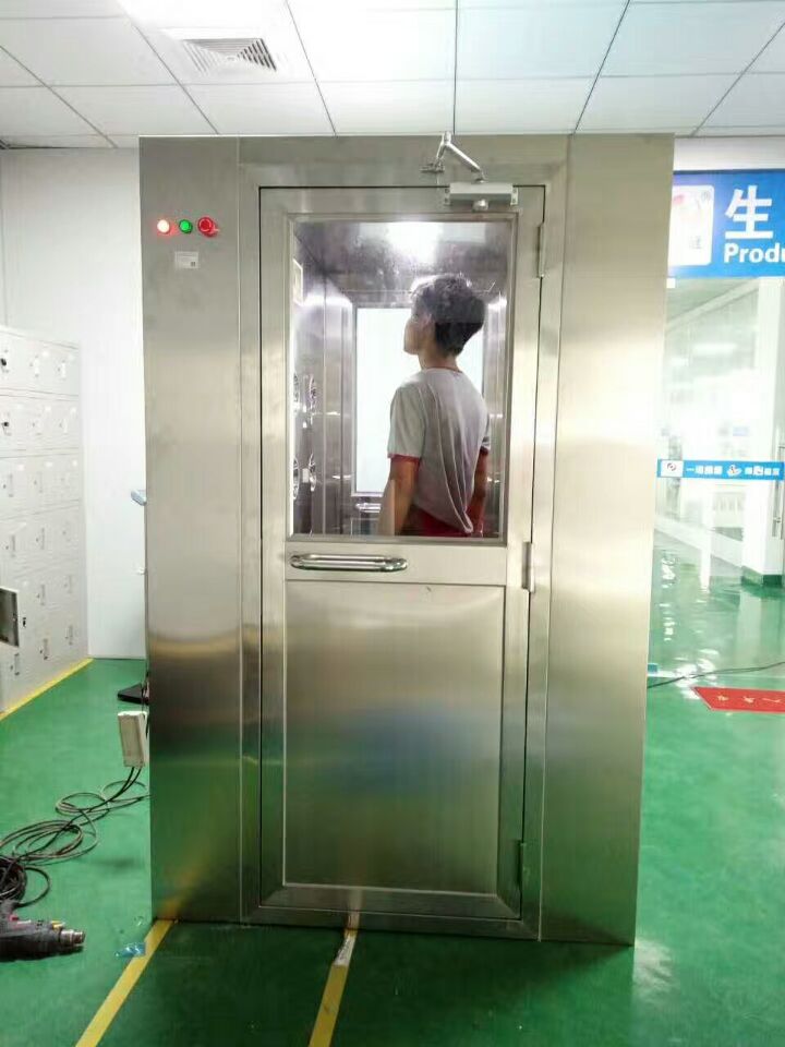 风淋室是现代工业洁净厂房中必不可少的洁净配套设备。